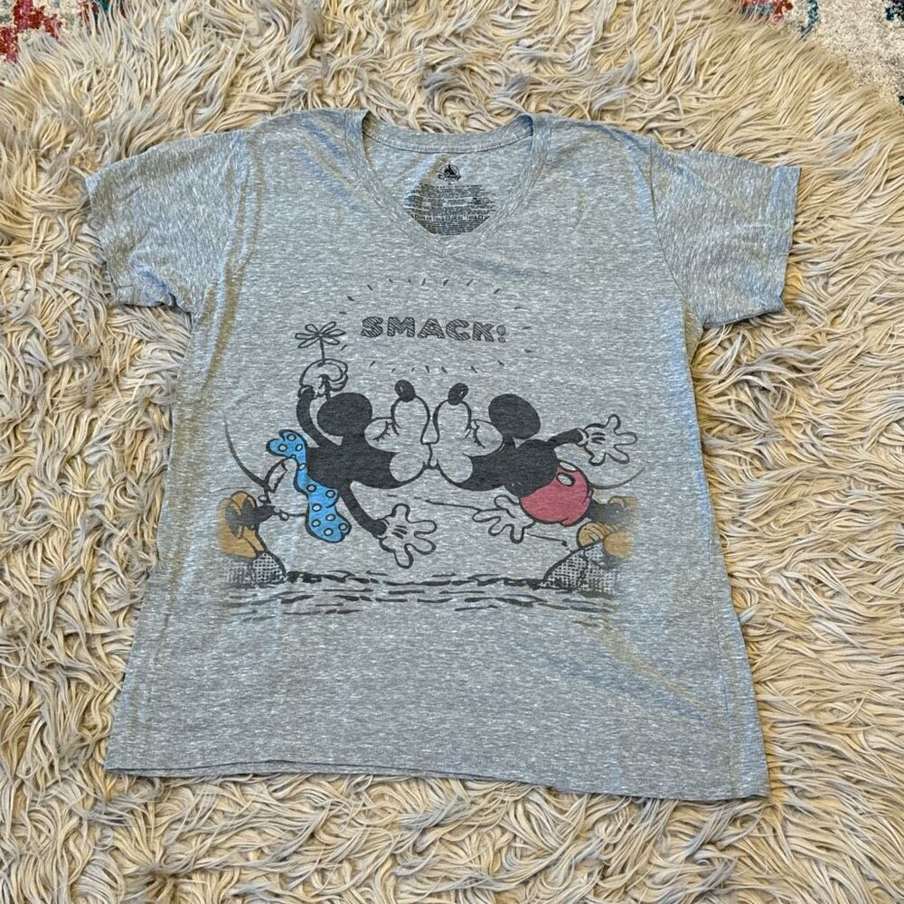 Disney Mickey and Minnie v-neck T-shirt XL